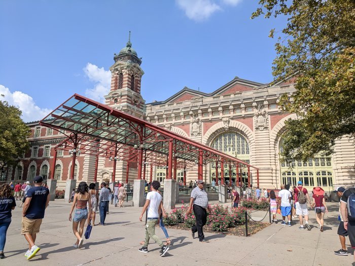 A Time-Budget Traveler's Guide to Visiting Ellis Island in a Hurry | New York City, Manhattan and the Statue of Liberty | United States Immigration Museum | National Park Site #ellisisland #newyorkcity #stateofliberty #nyc #manhattan #ushistory