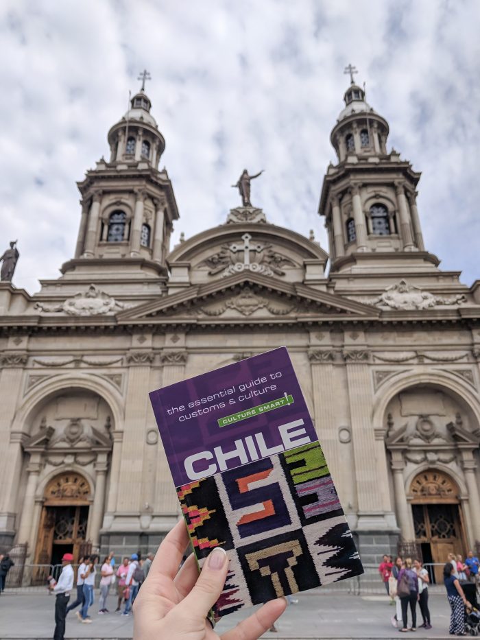 The Best Travel Guidebooks for Culture Smart Travelers | Culture Smart! guidebooks review | Culture Smart! Chile in Santiago #guidebook #traveltips #culturesmart #chile