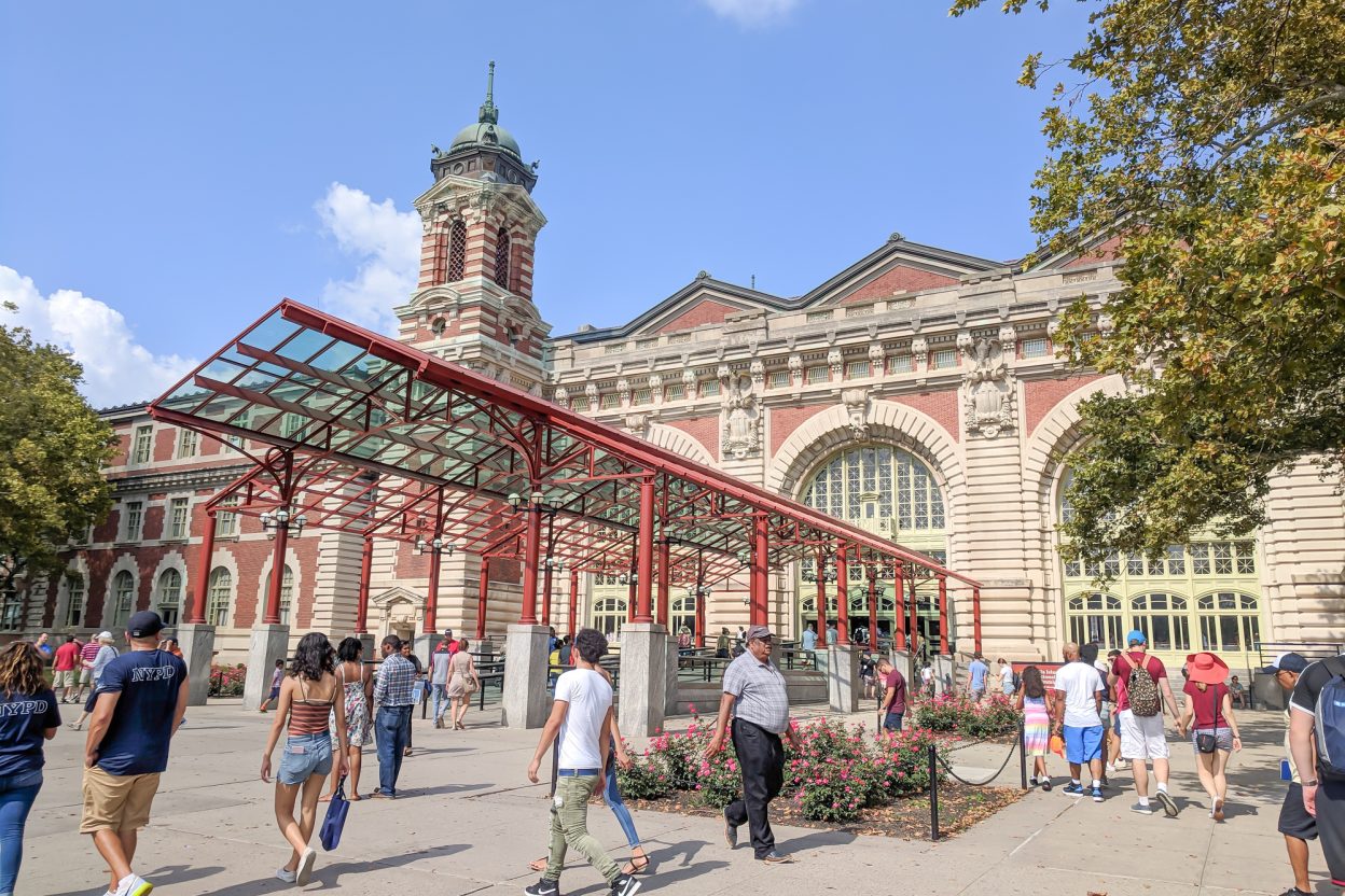 A Time-Budget Traveler's Guide to Visiting Ellis Island in a Hurry | New York City, Manhattan and the Statue of Liberty | United States Immigration Museum | National Park Site #ellisisland #newyorkcity #stateofliberty #nyc #manhattan #ushistory
