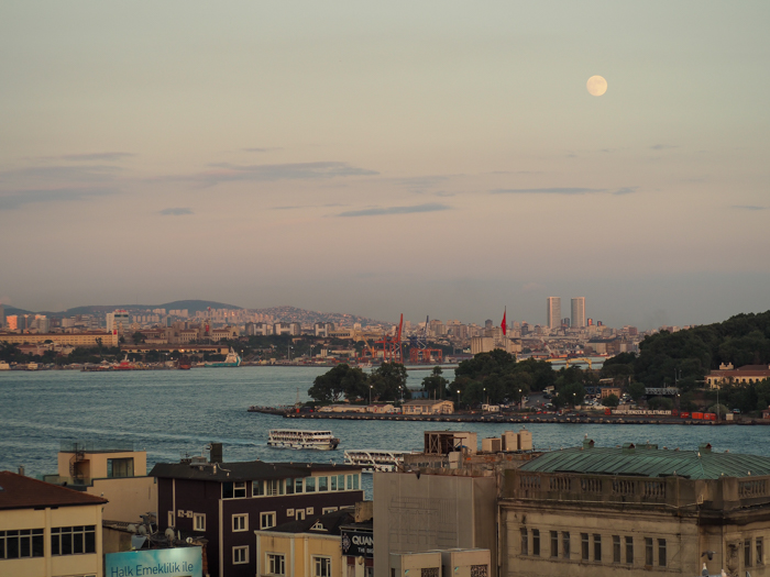 View of Asian side in Istanbul, Turkey: Hotel Momento Golden Horn in Beyoglu / Karakoy. #istanbul #turkey #goldenhorn #wheretostay #hotelreview #hotelmomento #traveltips