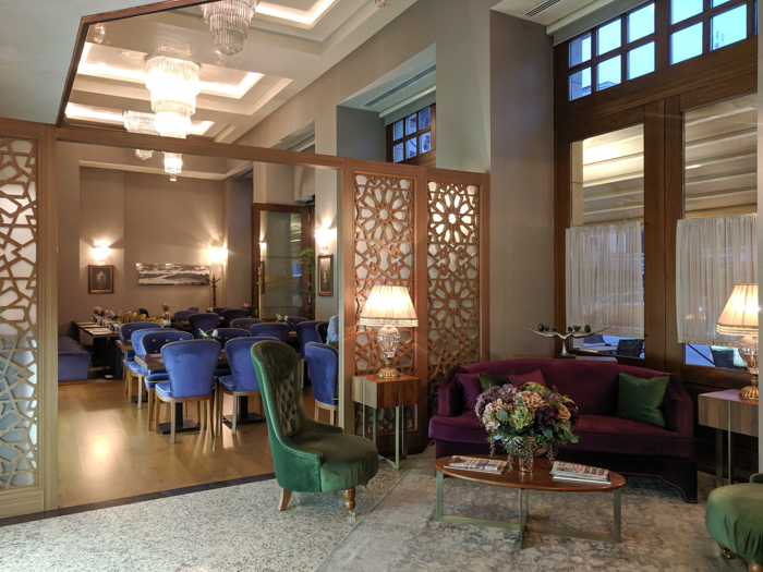 lobby, Where to Stay in Istanbul, Turkey: Hotel Momento Golden Horn in Beyoglu / Karakoy. #istanbul #turkey #goldenhorn #wheretostay #hotelreview #hotelmomento #traveltips 