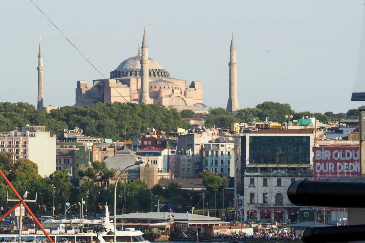 Where to Stay in Istanbul, Turkey: Hotel Momento Golden Horn in Beyoglu / Karakoy. View of Hagia Sophia from my room. #istanbul #turkey #goldenhorn #wheretostay #hotelreview #hotelmomento #traveltips #hagiasophia #ayasofya