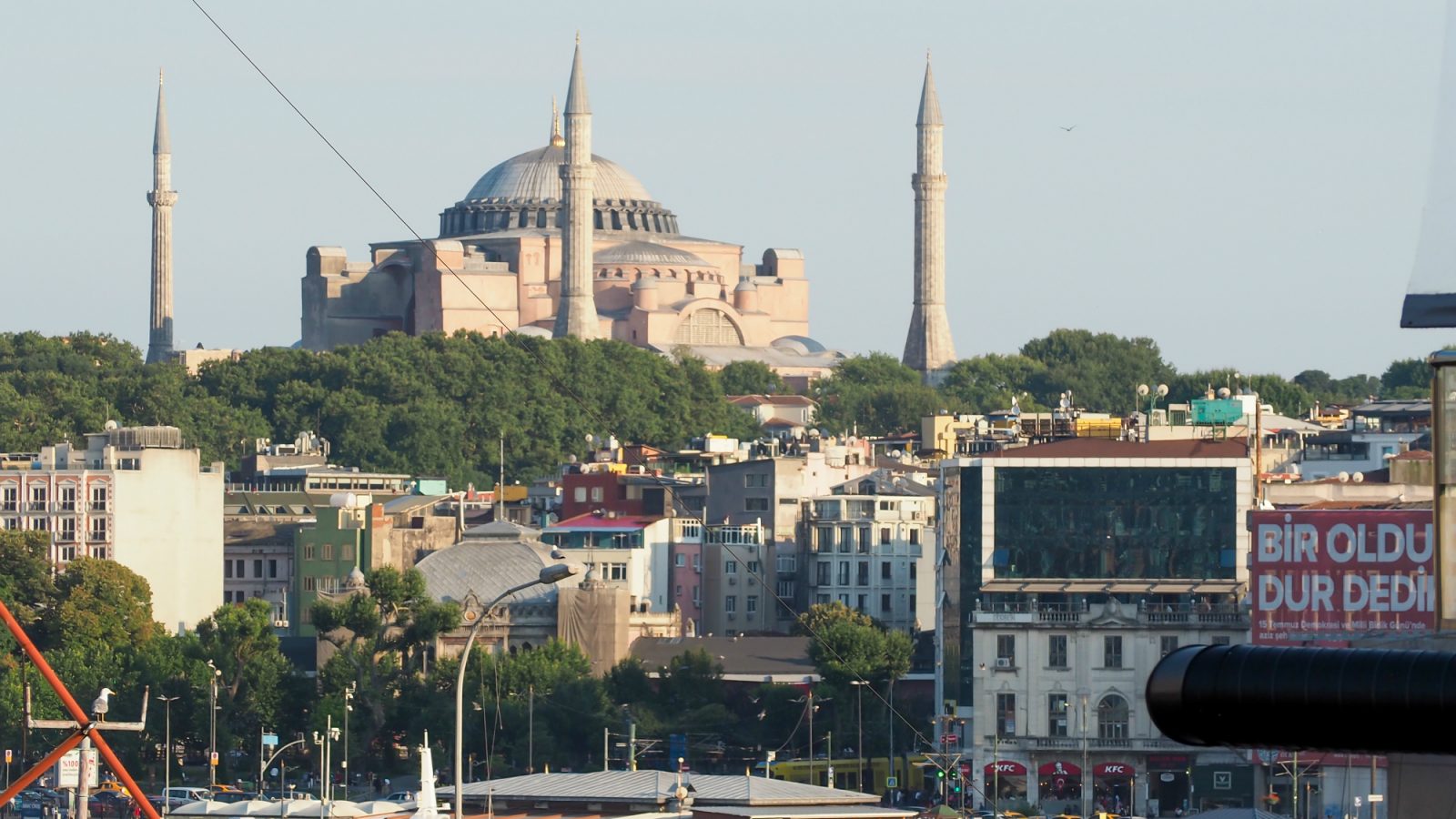 Where to Stay in Istanbul, Turkey: Hotel Momento Golden Horn in Beyoglu / Karakoy. View of Hagia Sophia from my room. #istanbul #turkey #goldenhorn #wheretostay #hotelreview #hotelmomento #traveltips #hagiasophia #ayasofya