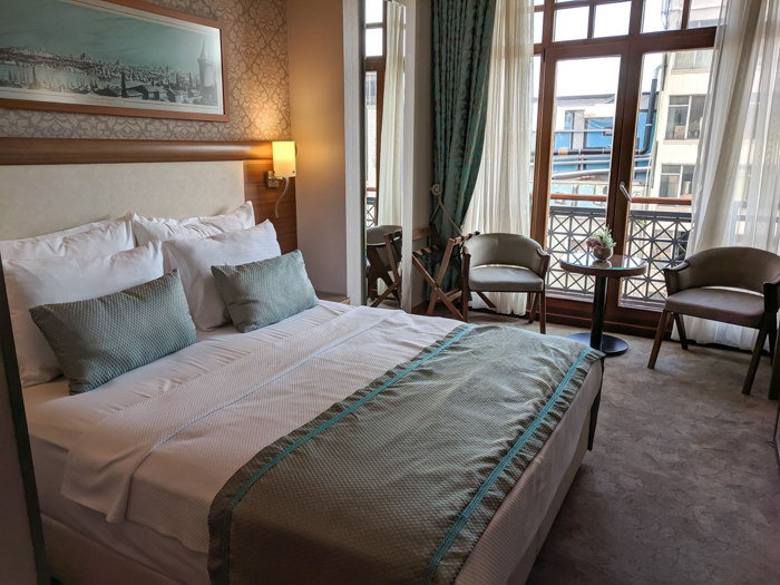 Room, Where to Stay in Istanbul, Turkey: Hotel Momento Golden Horn in Beyoglu / Karakoy. #istanbul #turkey #goldenhorn #wheretostay #hotelreview #hotelmomento #traveltips 