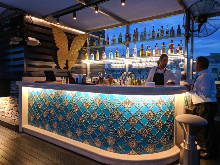 Rooftop bar, Where to Stay in Istanbul, Turkey: Hotel Momento Golden Horn in Beyoglu / Karakoy. #istanbul #turkey #goldenhorn #wheretostay #hotelreview #hotelmomento #traveltips