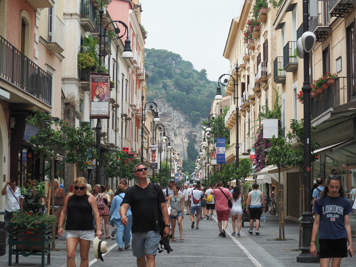 5 days in Sorrento, Italy + the Amalfi Coast | Downtown Sorrento, lemon shop, streets and restaurants #sorrento #italy #amalficoast 