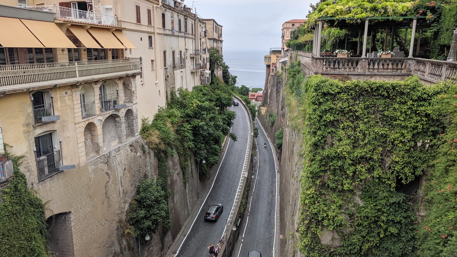 5 days in Sorrento, Italy & the Amalfi Coast | Where to stay in Sorrento, Where to eat, day trip to Capri, hiking the Path of the Gods, Amalfi Coast drive, food tour, pizza, and more! #sorrento #italy #amalficoast #foodtour #pizza #capri #pathofthegods #winetasting #winery