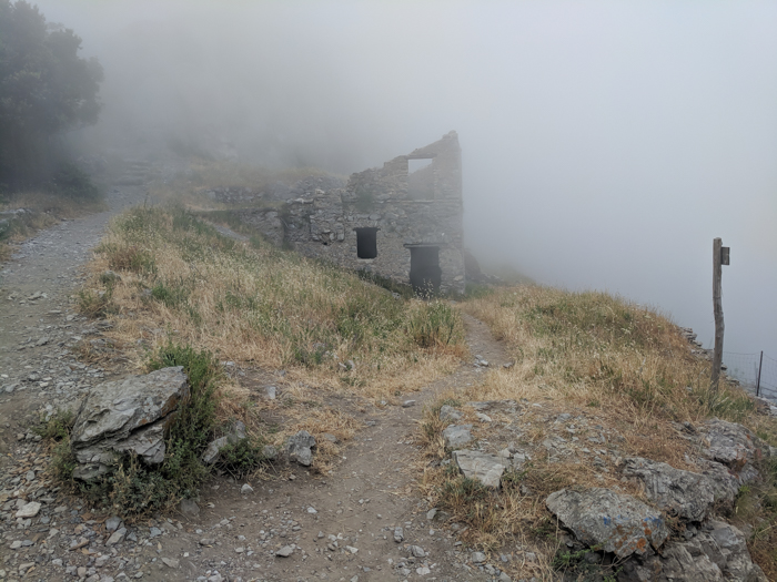 Fog and a farmhouse along the Amalfi Coast | Hiking the Path of the Gods from Sorrento, Italy on the Amalfi Coast | #pathofthegods #sorrento #amalficoast #hiking #italy