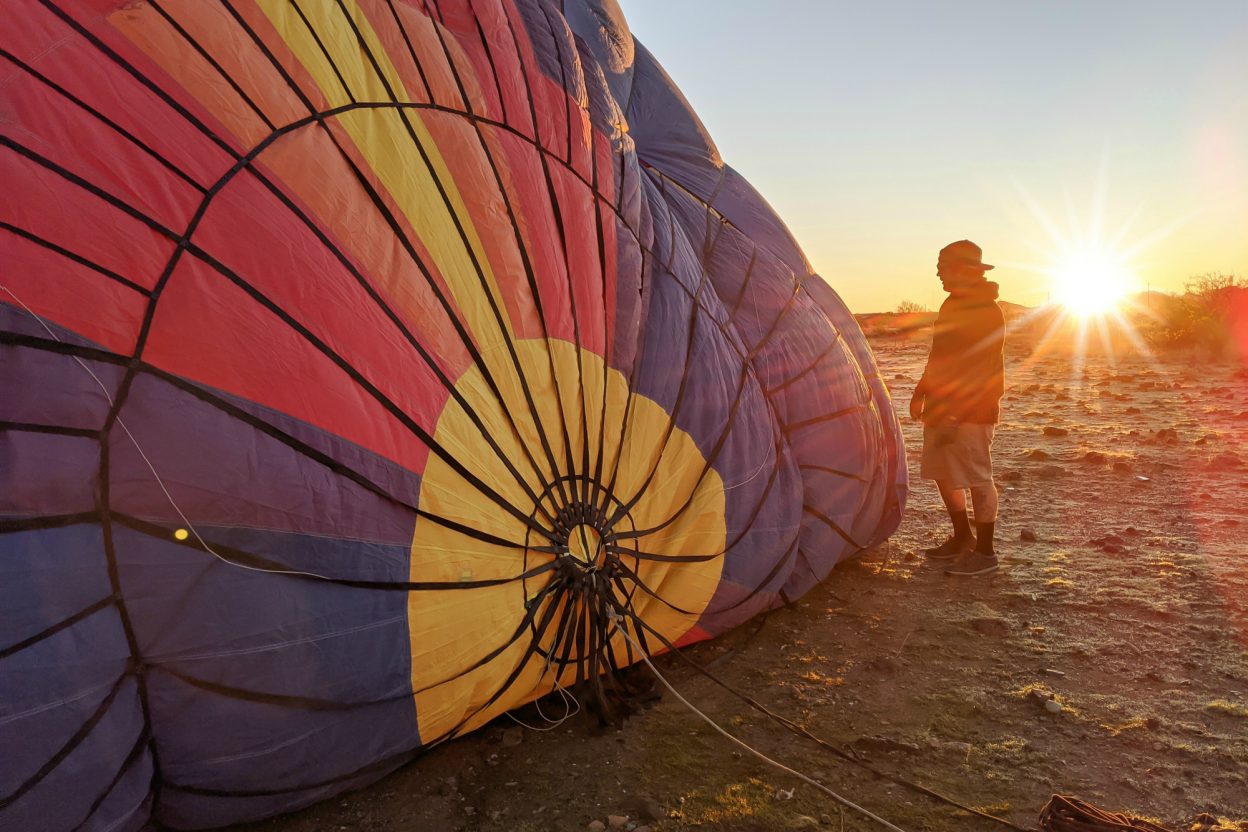 What to Pack for a Winter Hot Air Balloon Ride | Scottsdale, Arizona and Hot Air Expeditions | Hot air balloon packing list #hotairballoon #scottsdale #arizona #packinglist