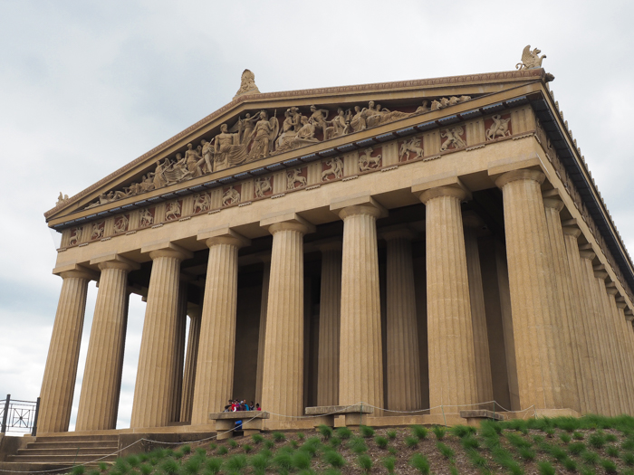 How to Spend a Weekend in Nashville If You Hate Country Music | Nashville, Tennessee | Museums to visit: Parthenon art museum in Centennial Park