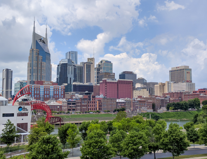 How to Spend a Weekend in Nashville If You Hate Country Music | Nashville, Tennessee | Nashville Skyline from the pedestrian bridge