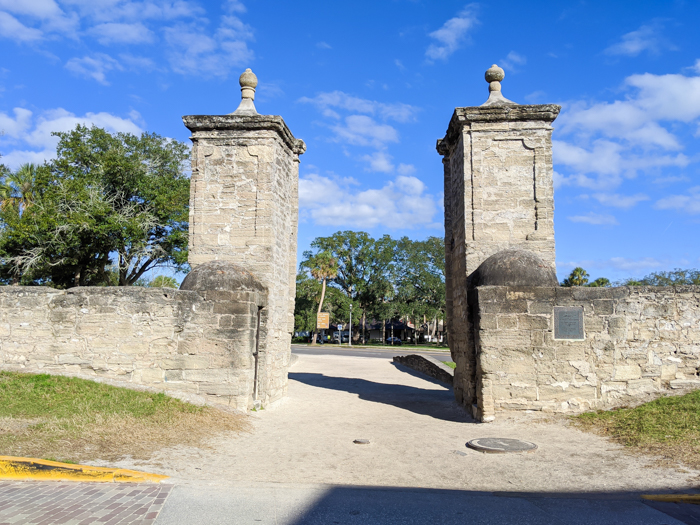 old city gates / 1 day in St. Augustine, Florida: A quick trip to America's oldest city / 24 hours in St. Augustine / day trip to St. Augustine from Jacksonville or day trip to St. Augustine from Orlando 