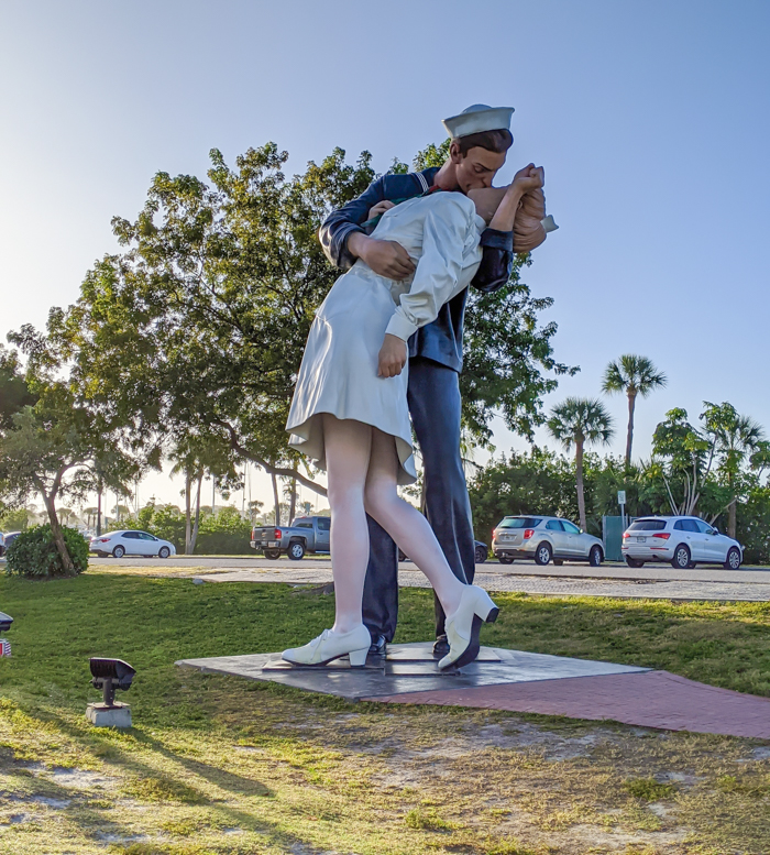 Unconditional Surrender statue / 3 days in Sarasota, Florida / What to do in Sarasota, Where to eat in Sarasota, itinerary and information guide