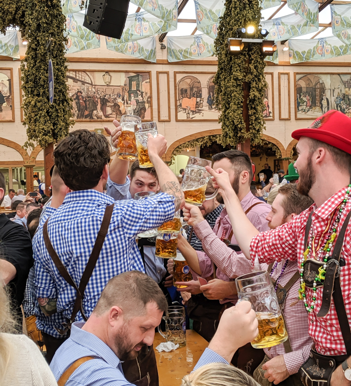 Ein prosit / Must-Know Oktoberfest tips from an Oktoberfest tour guide and locals / what you need to know about oktoberfest in munich, germany