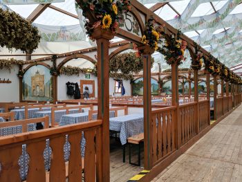 How to decorate for an Oktoberfest party at home / Backyard Beerfest / Backyard Bierfest / At-Home Oktoberfest / Oktoberfest party decorations #oktoberfest #partyideas #munich #germany #bavaria #backyardparty #mywanderlustylife
