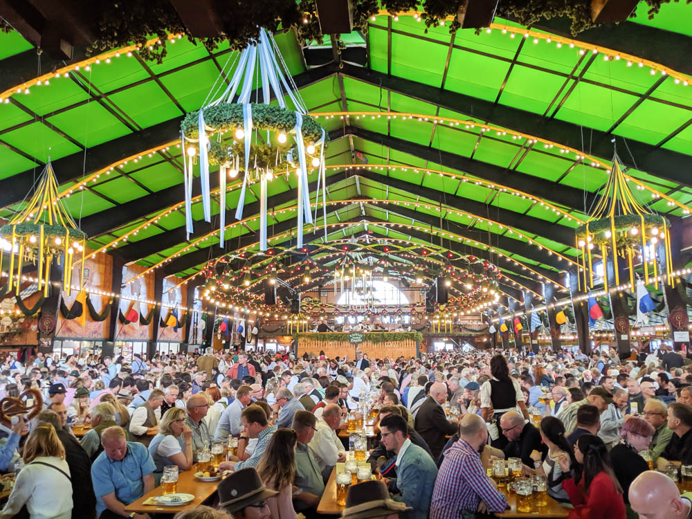 How to decorate for an Oktoberfest party at home: Augustiner festhalle