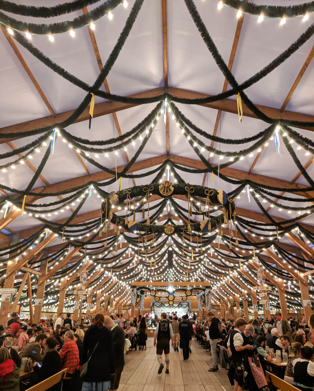 How to decorate for an Oktoberfest party at home: Festzelt Tradition