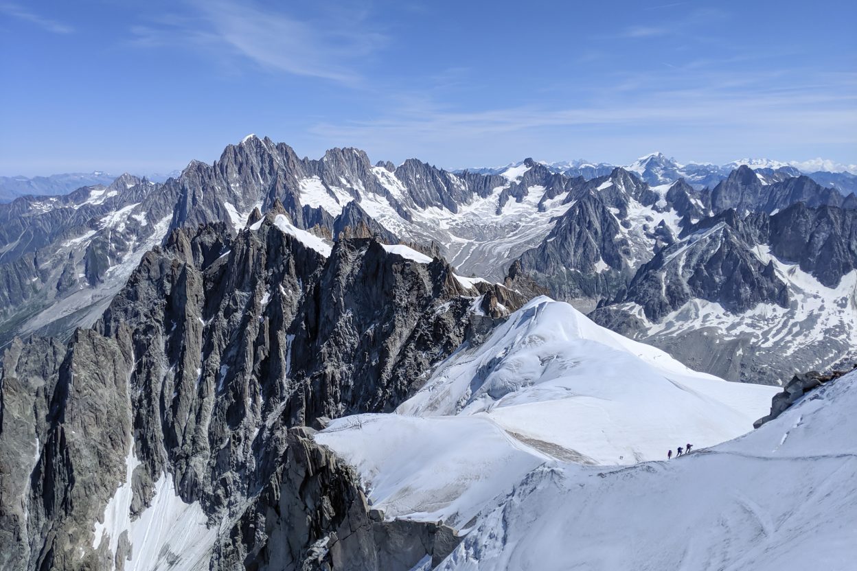 Aiguille du Midi summer visitor's guide in Chamonix, France / How much does it cost, how long does it take, and Aiguille du Midi summer visiting tips #aiguilledumidi #chamonix #alps #frenchalps #montblanc