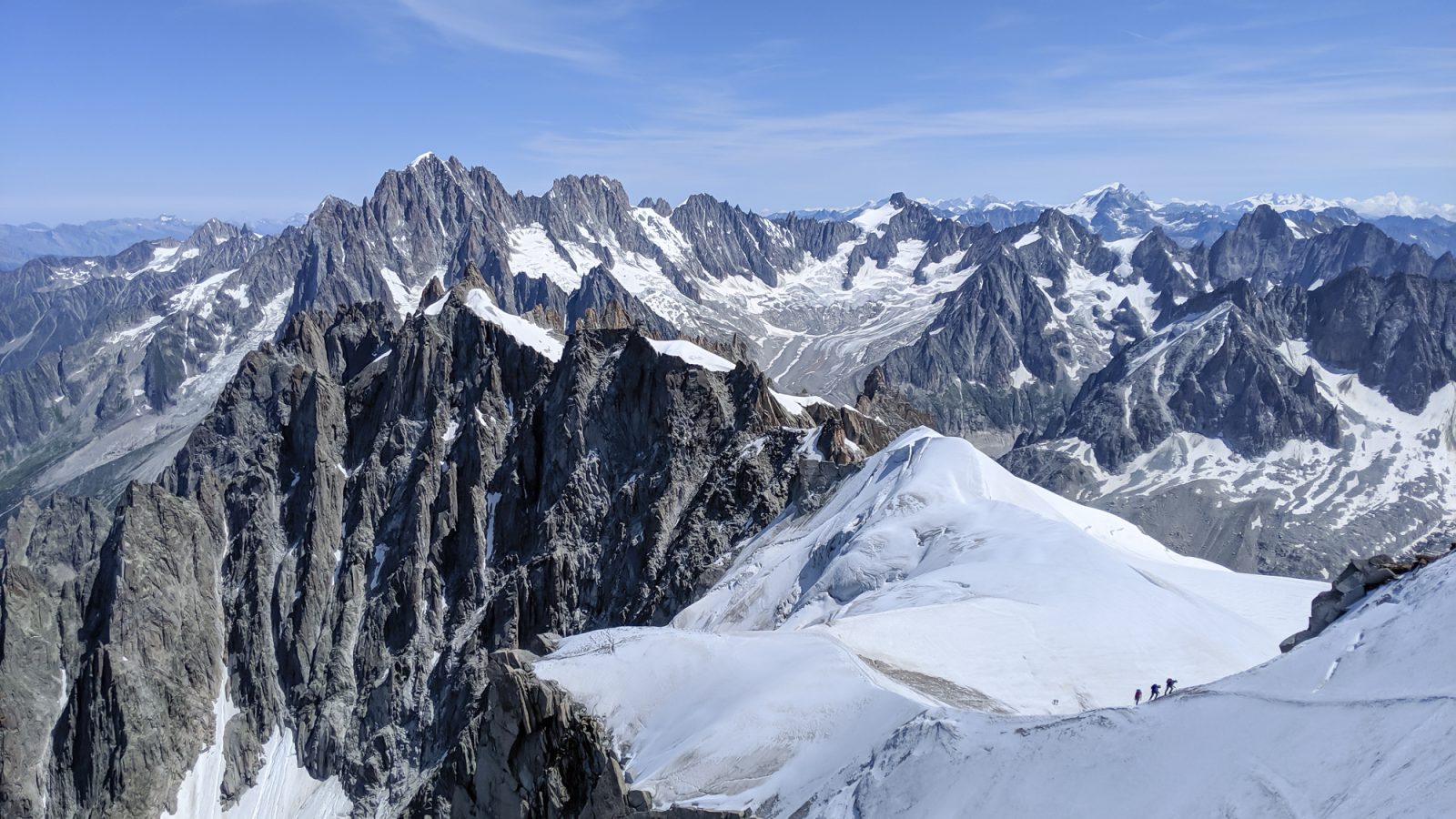 Aiguille du Midi summer visitor's guide in Chamonix, France / How much does it cost, how long does it take, and Aiguille du Midi summer visiting tips #aiguilledumidi #chamonix #alps #frenchalps #montblanc