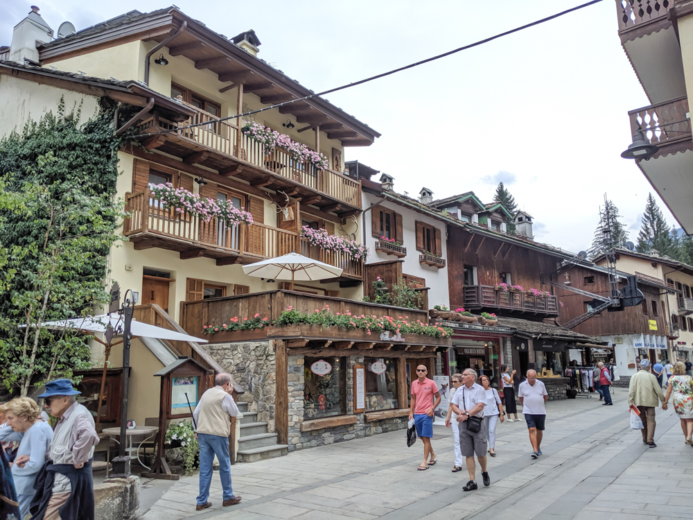 Day trip to Courmayeur, Italy from Chamonix, France / how to get to courmayeur