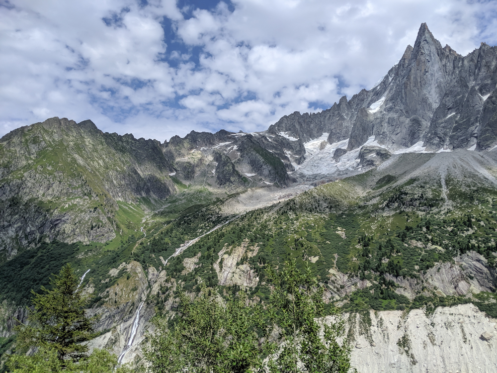 Best hikes in Chamonix: Plan de l'Aiguille to Mer de Glace and Montenvers on the Grand Balcon Nord / best day hikes in Chamonix / Mer de glace glacier, hiking in chamonix