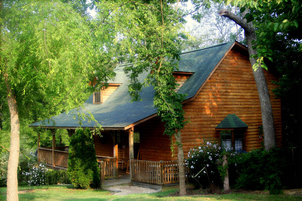 what to do in gatlinburg and pigeon forge tennessee - cabin in the woods
