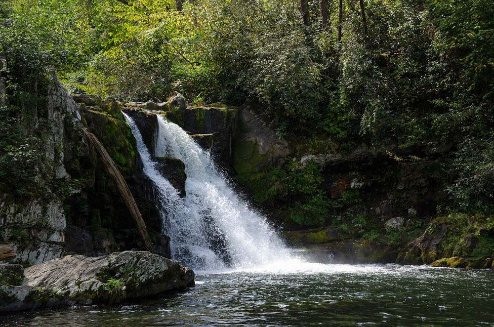 what to do in gatlinburg and pigeon forge tennessee - hiking, waterfalls