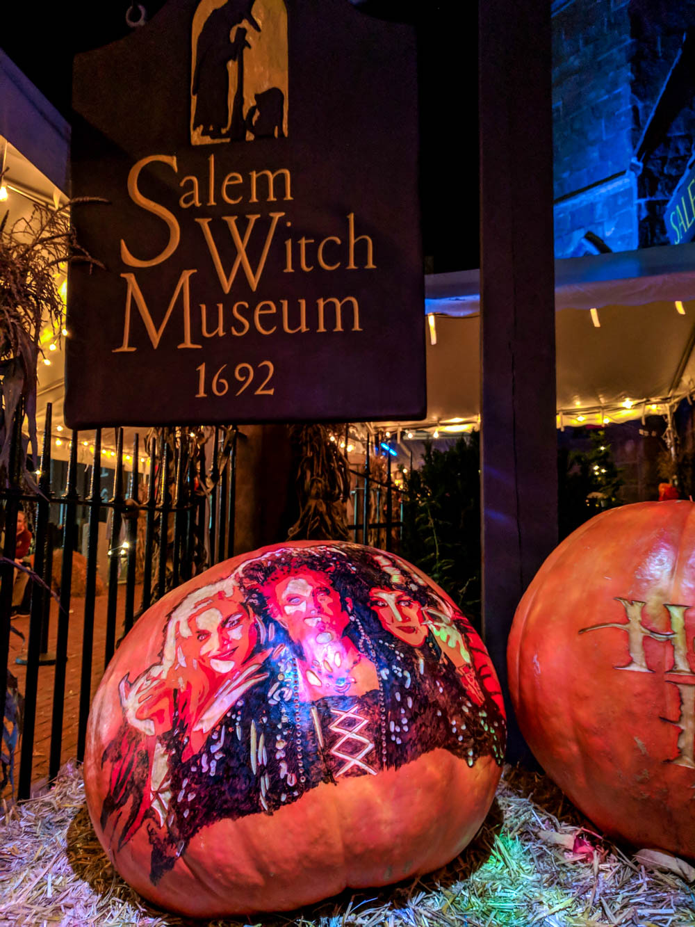 7 creepy Hocus Pocus filming locations you can visit in Salem, Massachusetts, Halloween in Salem, Hocus Pocus movie locations | Witch pumpkins outside the Salem Witch Museum