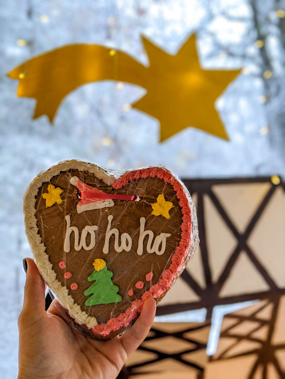 decorated lebkuchenherzen, gingerbread heart cookies