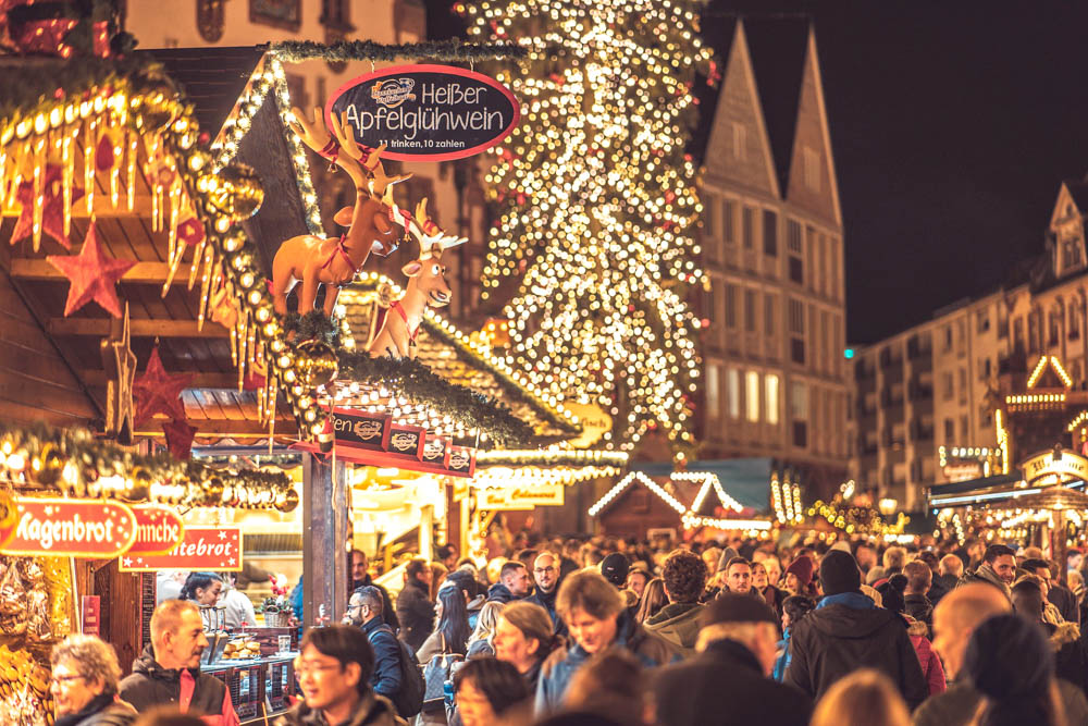 German Christmas market foods and drinks you can enjoy at home (with recipes) | Christkindlesmarkt booths at the weihnachtsmarkt