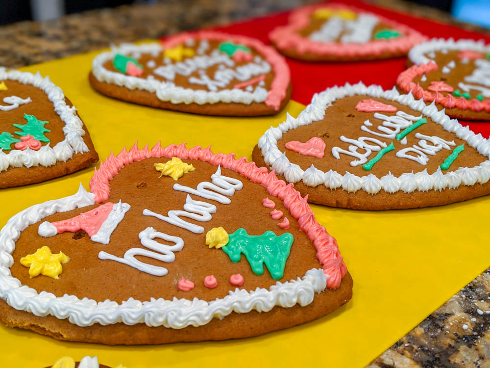 German Christmas market foods and drinks you can enjoy at home (with recipes) | lebkuchenherzen, gingerbread heart cookies