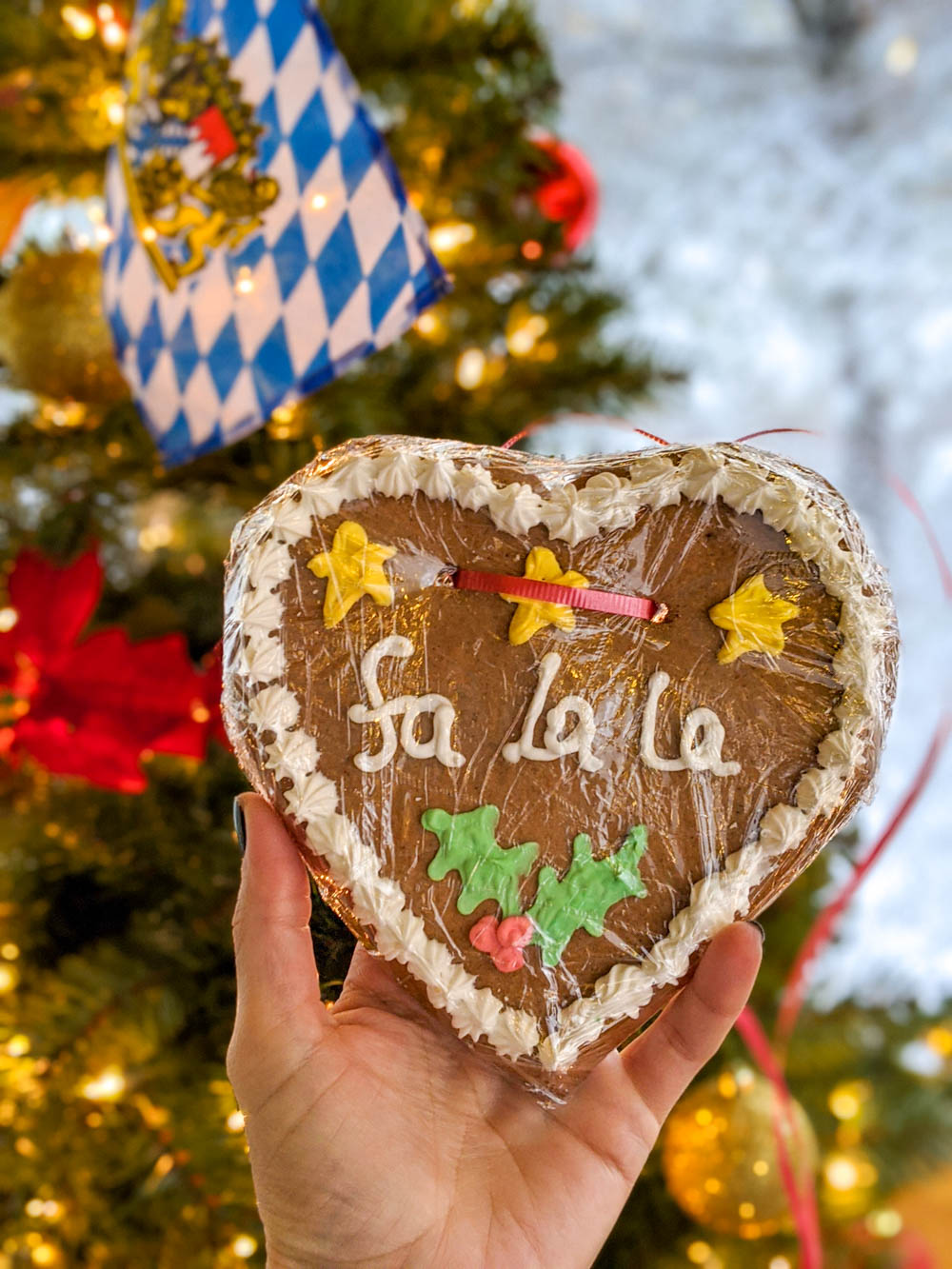 German Christmas market foods and drinks you can enjoy at home (with recipes) | lebkuchenherzen, gingerbread heart cookies