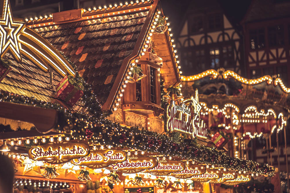 German Christmas market foods and drinks you can enjoy at home (with recipes) | Christkindlesmarkt booths at the weihnachtsmarkt