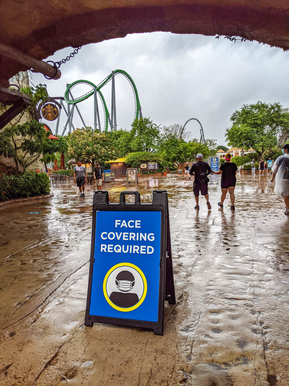 Face covering sign at Universal Orlando during the pandemic