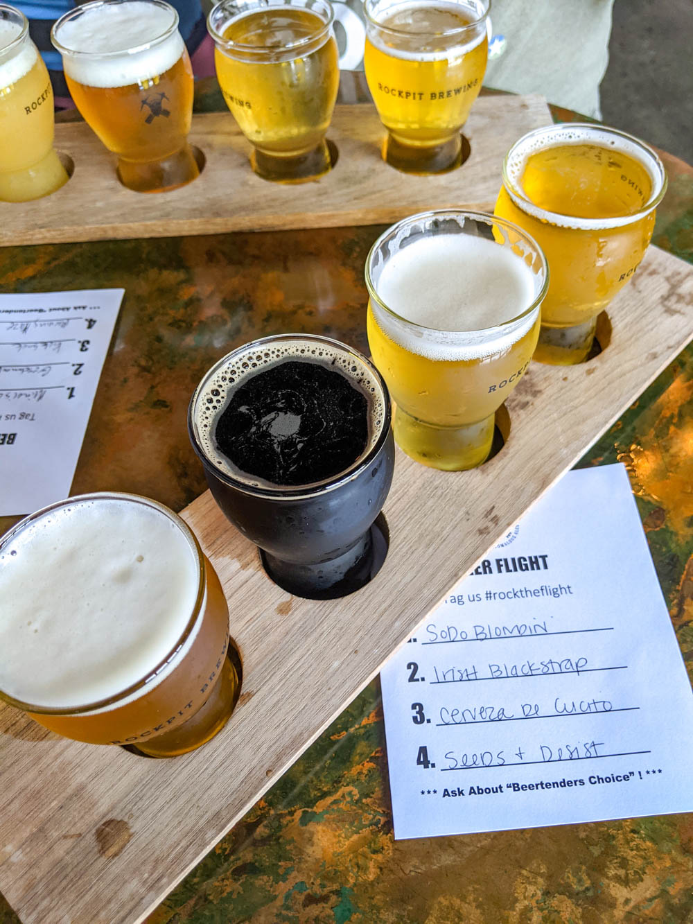 Beer flight at Rockpit Brewing / nejlepší věci, které můžete dělat v Orlandu kromě zábavních parků: Orlando, Florida pro dospělé