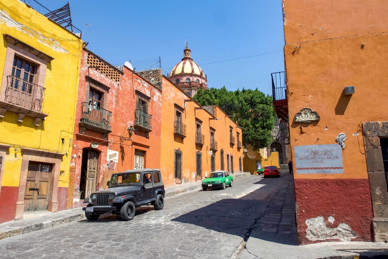 Traveler Beware: San Miguel de Allende's Charming Facade Hides Deeper Problems | San Miguel de Allende, Guanajuato, Mexico has a lot of serious problems you should be aware of before you visit. | Responsible travel, sustainable travel, and more