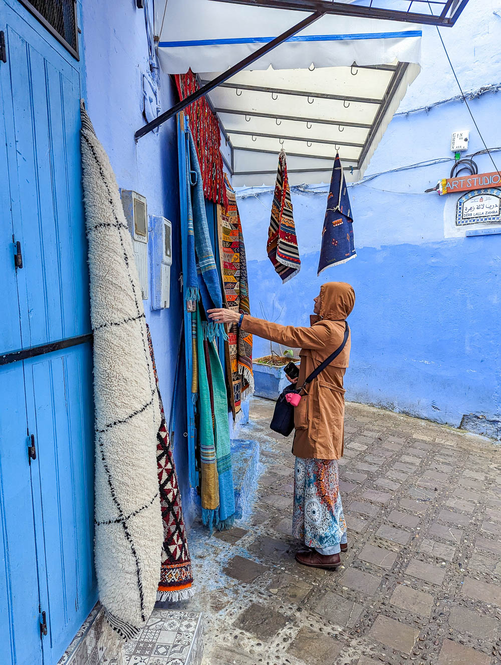 female tourist clothing morocco